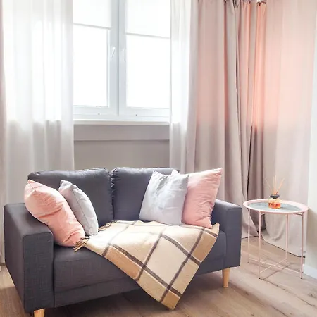 4 Rent Cozy, 2 Bedrooms With An In-house Restaurant *