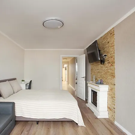 4 Rent Cozy, 2 Bedrooms With An In-house Restaurant * Chisinau