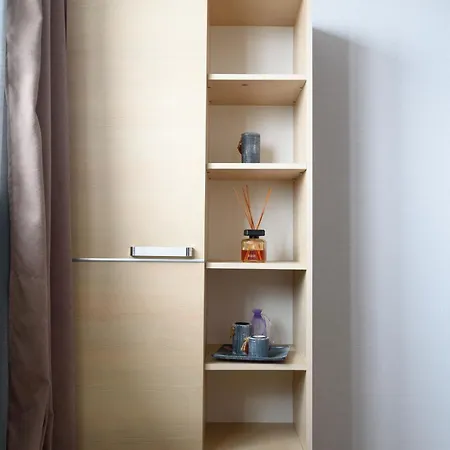 Apartment 4 Rent Cozy, 2 Bedrooms With An In-house Restaurant *