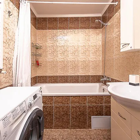 4 Rent Cozy, 2 Bedrooms With An In-house Restaurant * Chisinau
