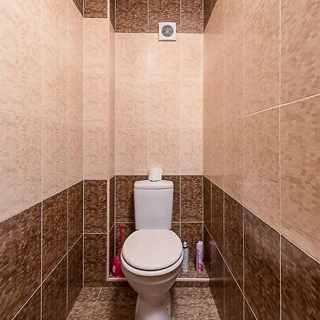 4 Rent Cozy, 2 Bedrooms With An In-house Restaurant *