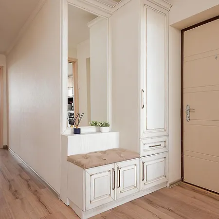 4 Rent Cozy, 2 Bedrooms With An In-house Restaurant * Chisinau