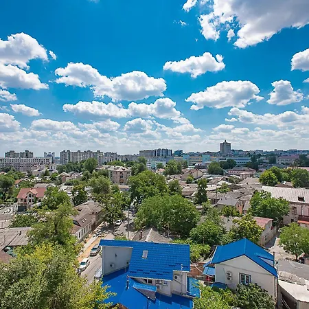 4 Rent Cozy, 2 Bedrooms With An In-house Restaurant *