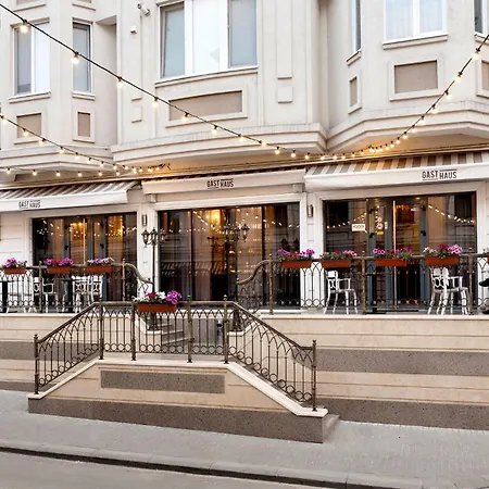 Lejlighed Cozy, 2 Bedrooms With An In-house Restaurant